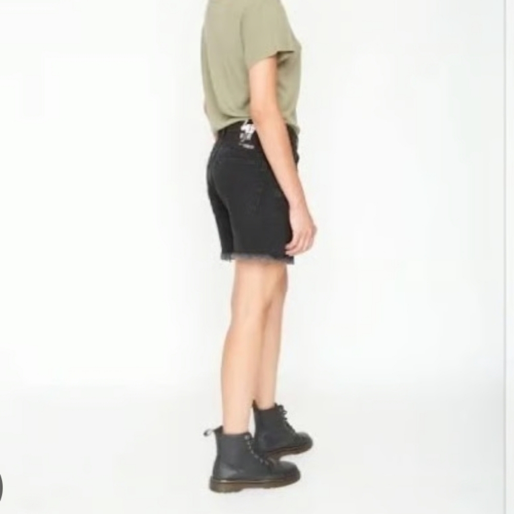 SANDRINE ROSE FREE PEOPLE Black Denim Jean Shorts Distressed Fray Hem Sz 29 NWT - Picture 3 of 16